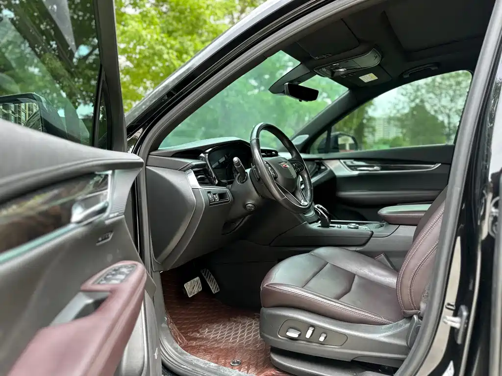 Cadillac XT6 凯迪拉克XT6 2021款 28 T 六座四驱豪华运动型