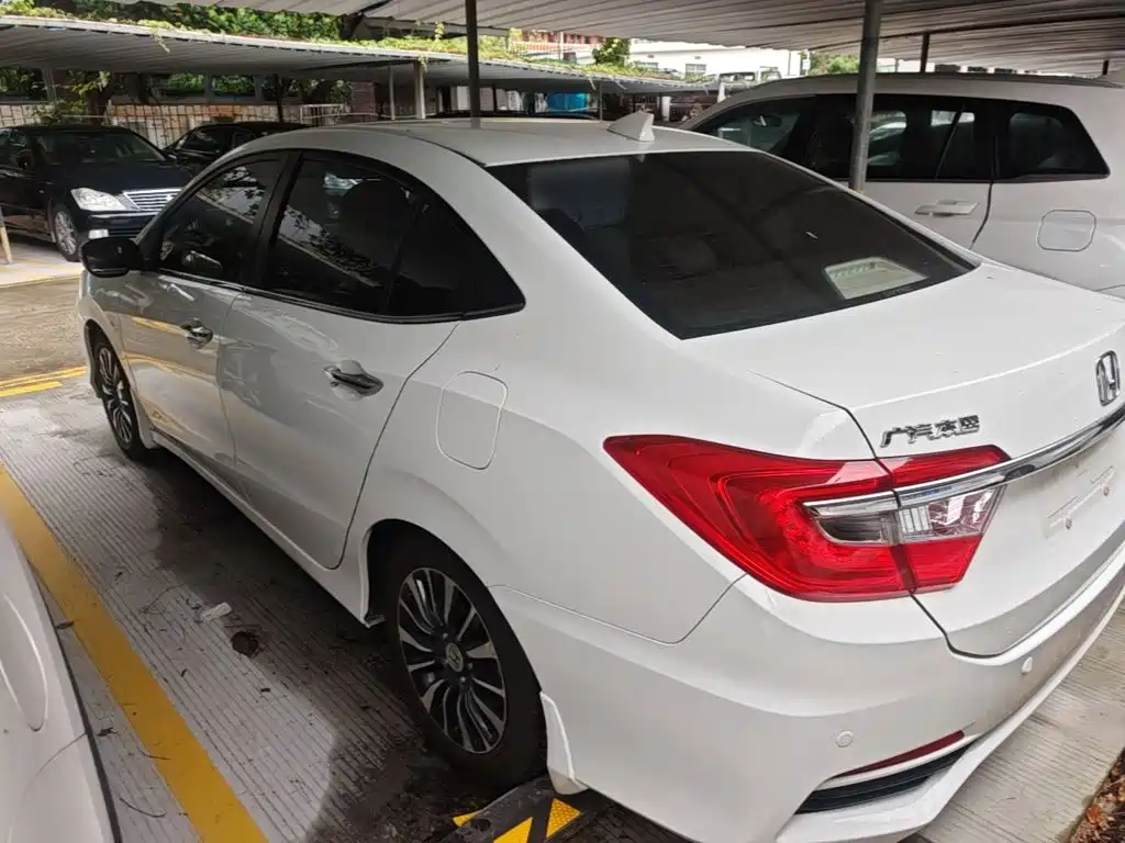 Crider 1.8 L Auto Luxury