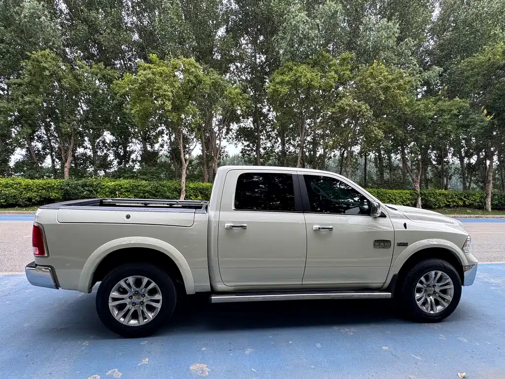 RAM Trucks RAM Trucks 2018款 5.7 L 自动