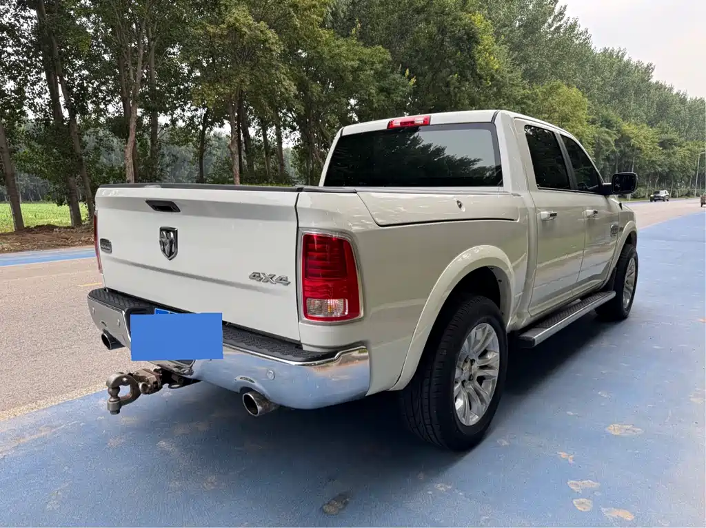 RAM Trucks RAM Trucks 2018款 5.7 L 自动