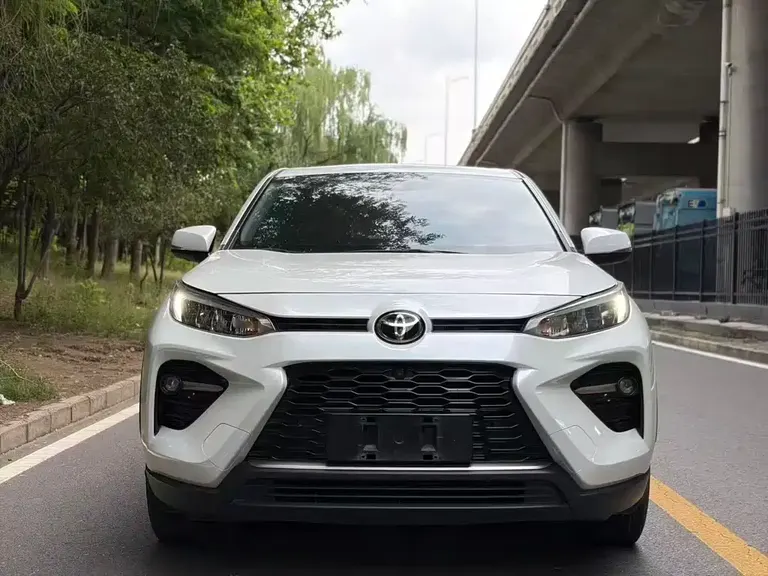 Toyota Wildlander 2.0 L CVT 2 WD Luxury PLUS