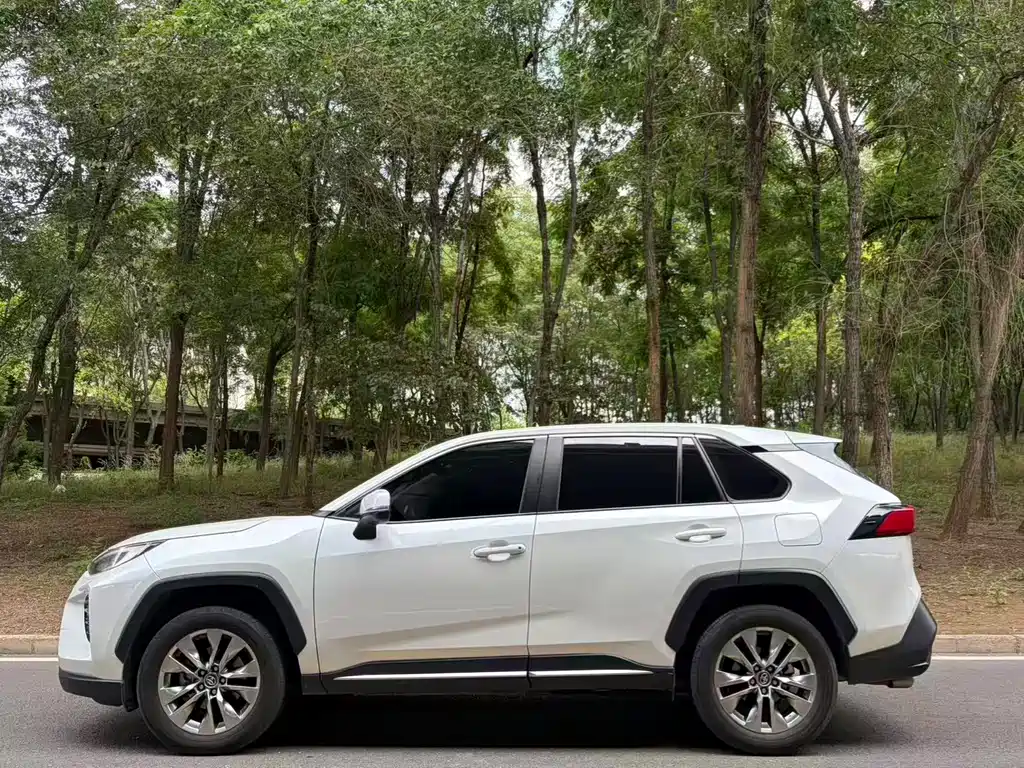 Wildlander 2.0 L CVT 2 WD Luxury PLUS