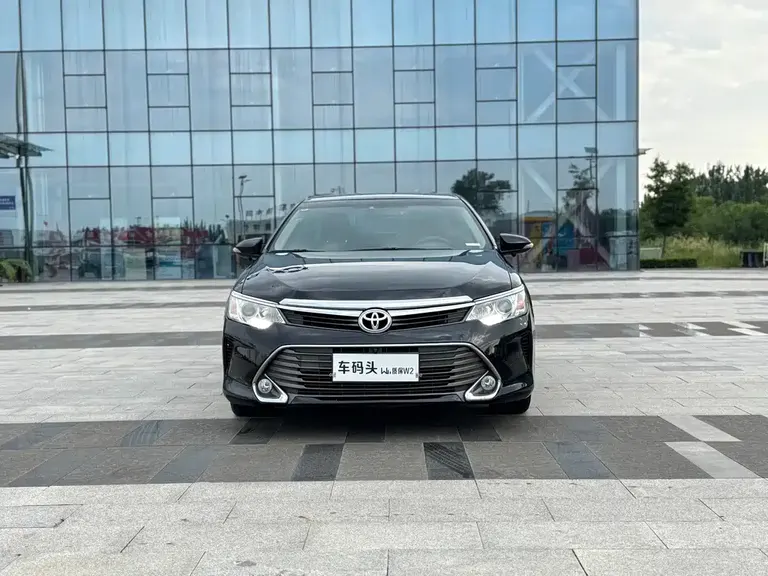 Toyota Camry 2.0 G Leading