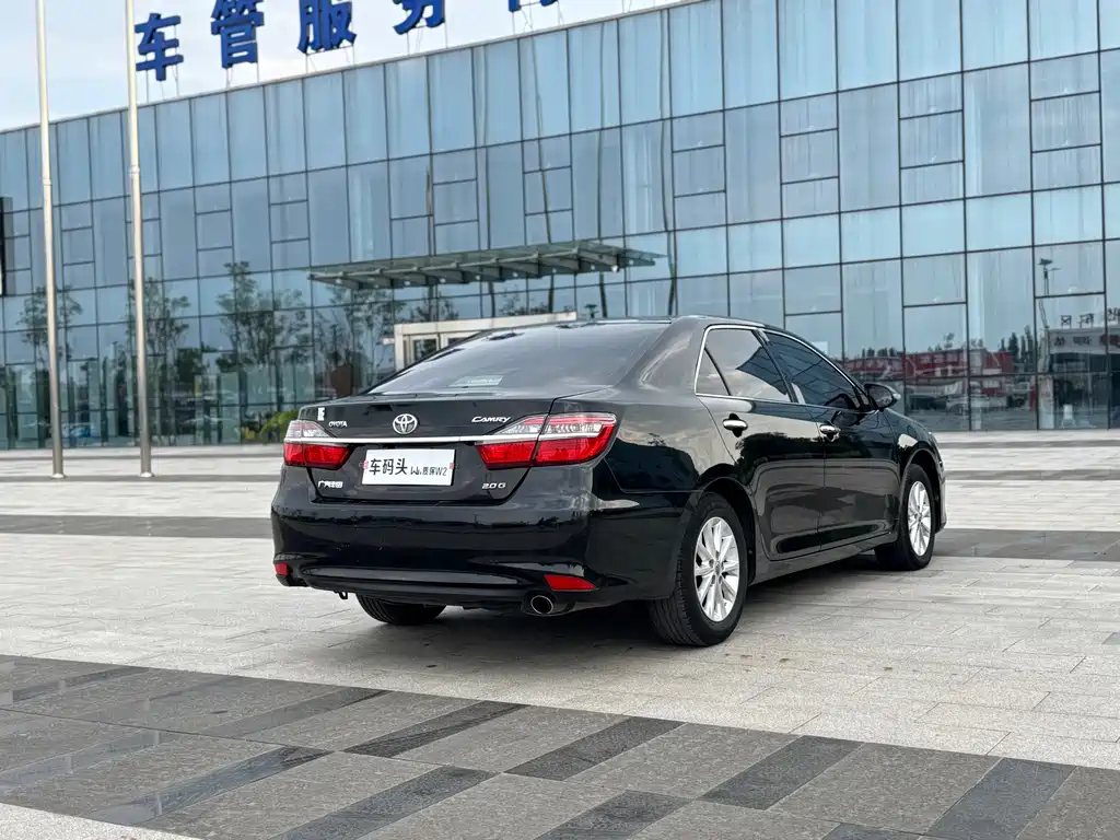 Camry 2.0 G Leading