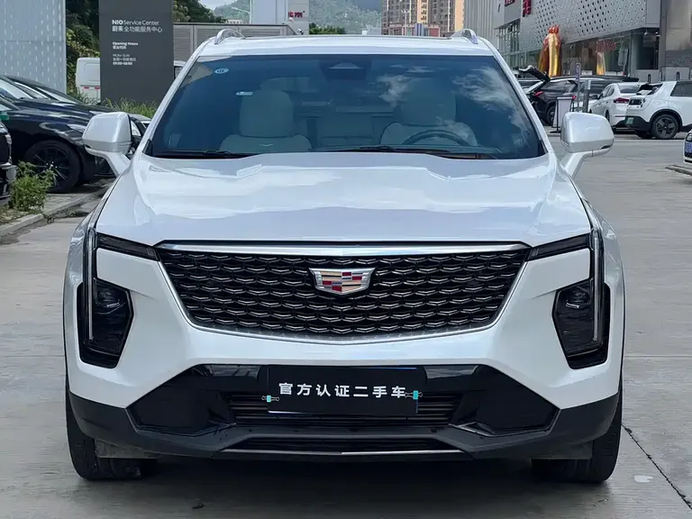 Cadillac XT4 28 T 2 WD Distinguished