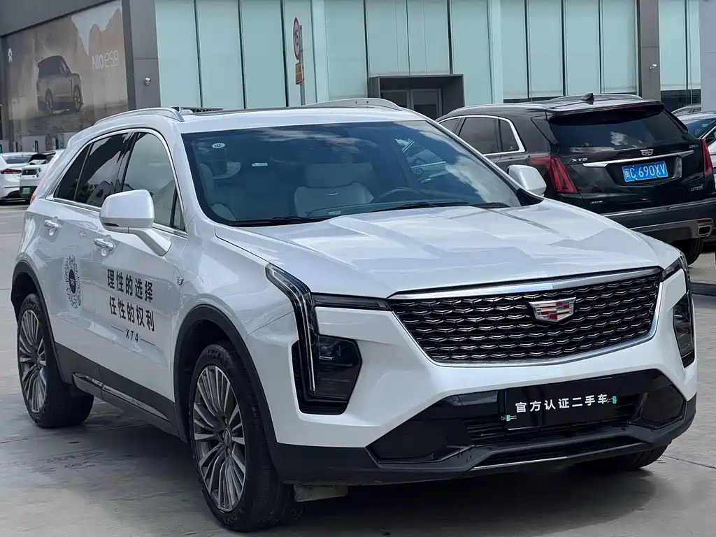 Cadillac XT4 28 T 2 WD Distinguished