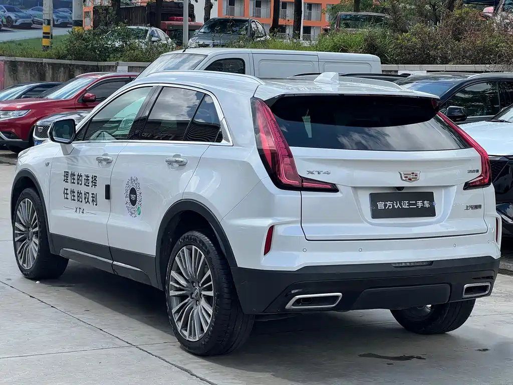 Cadillac XT4 28 T 2 WD Distinguished