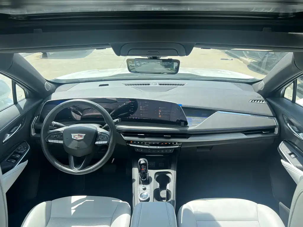 Cadillac XT4 28 T 2 WD Distinguished
