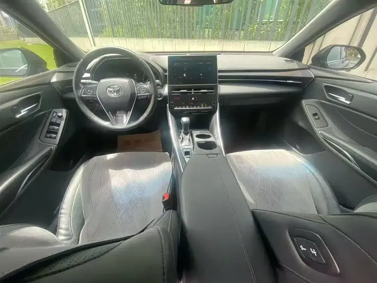 Toyota Avalon 2.5 L Luxury