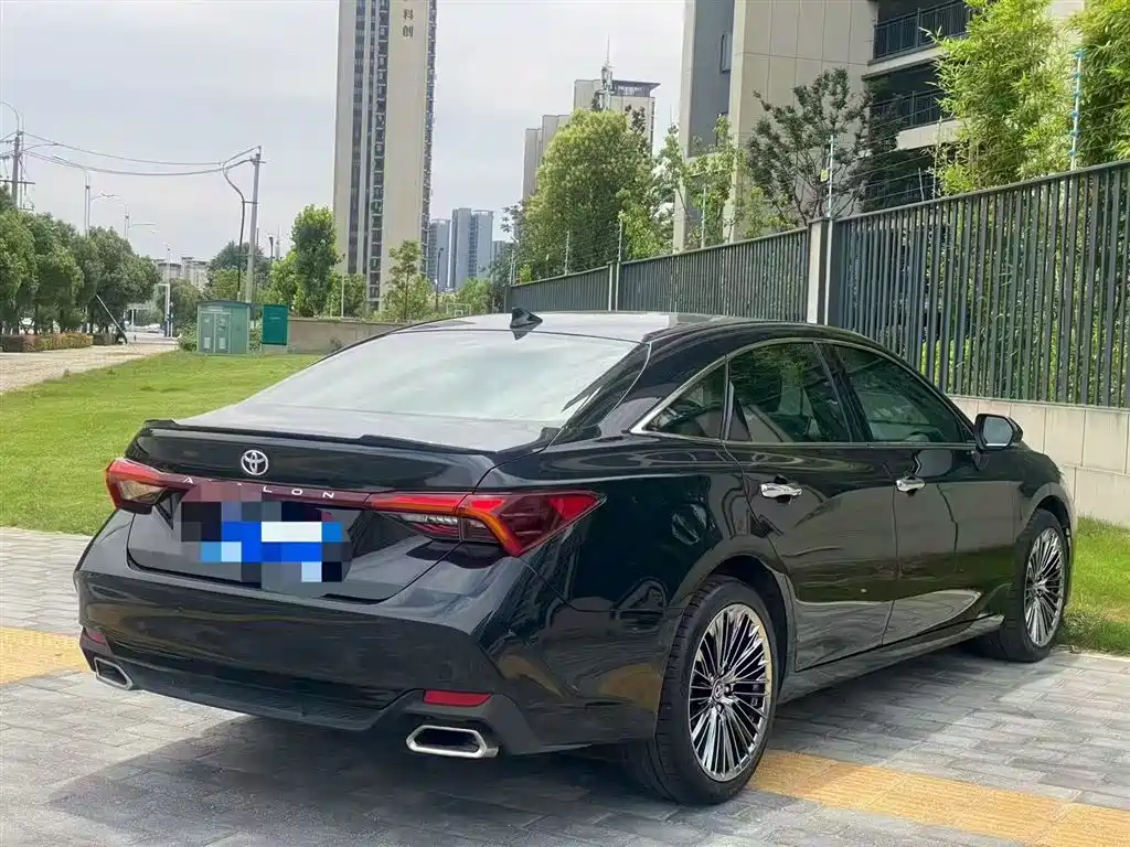 Avalon 2.5 L Luxury