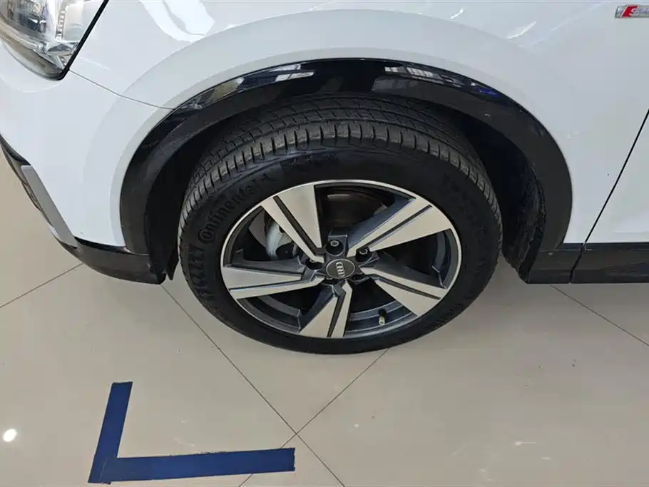 Audi Q2 L 35 TFSI Progressive Dynamic