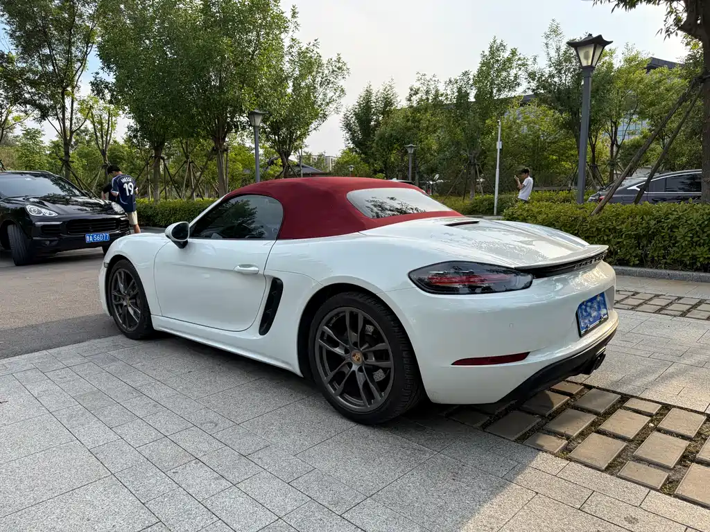 Porsche 718 Boxster 2.0 T