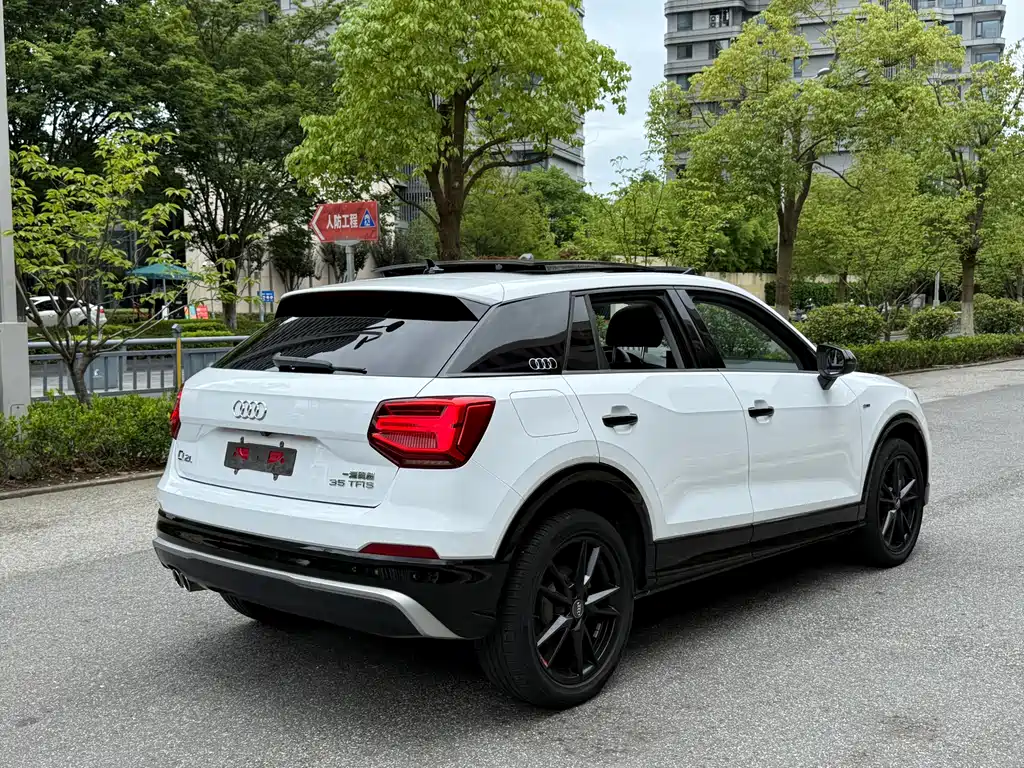 Audi Q2 L 35 TFSI Progressive Dynamic