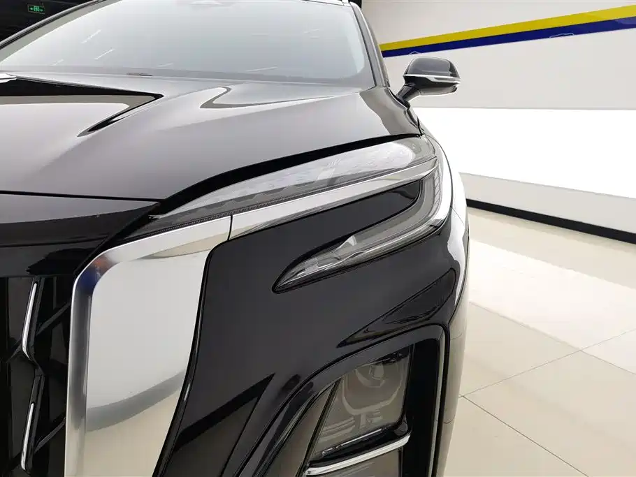Hongqi HS3 PHEV 115 km Power Action