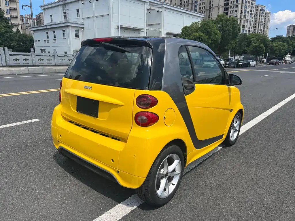 smart fortwo smart fortwo 2015款 1.0 T 炫闪特别版