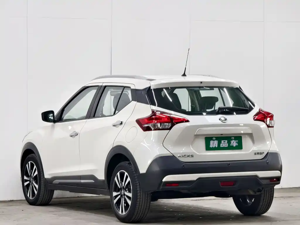 Kicks 1.5 L XV CVT Connected Luxury