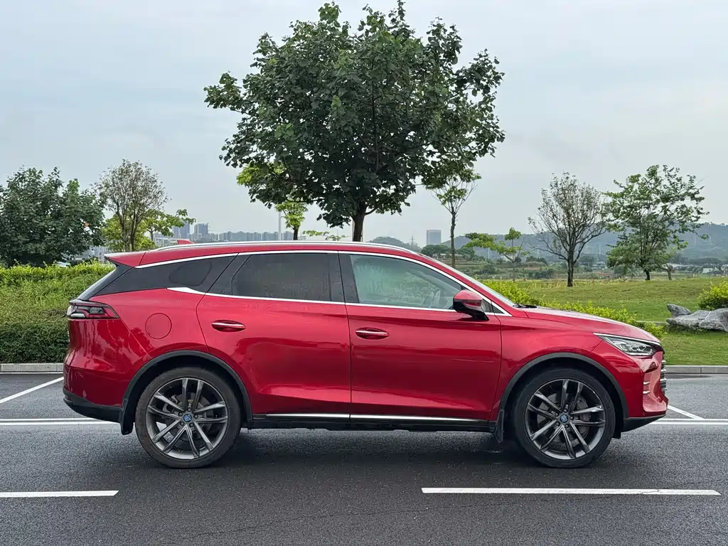Tang NEV DM 2.0 T Full-time 4 WD Connected Pioneer Leading 7-seat CN-VI