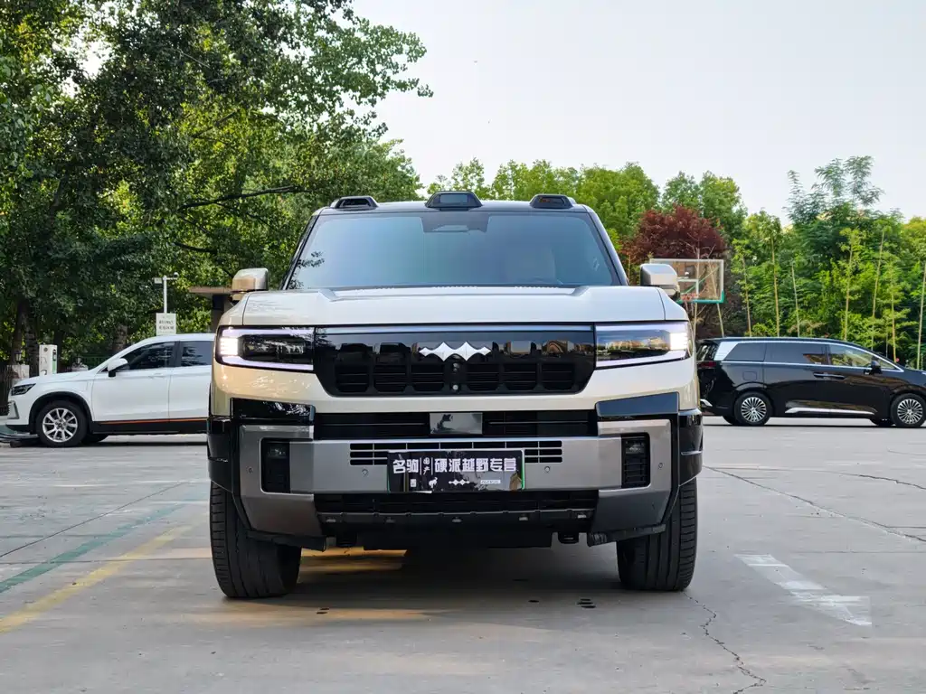 Leopard 8 Brave Flagship 6-seat