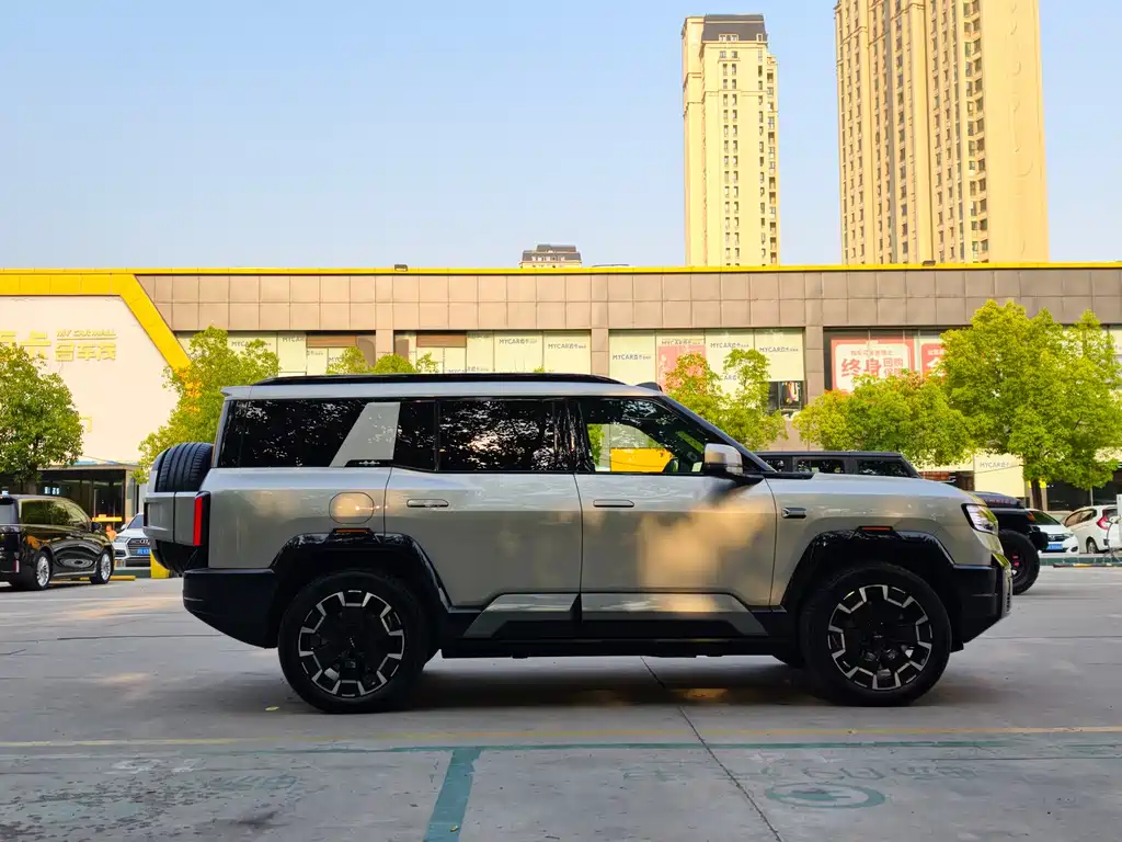 Leopard 8 Brave Flagship 6-seat