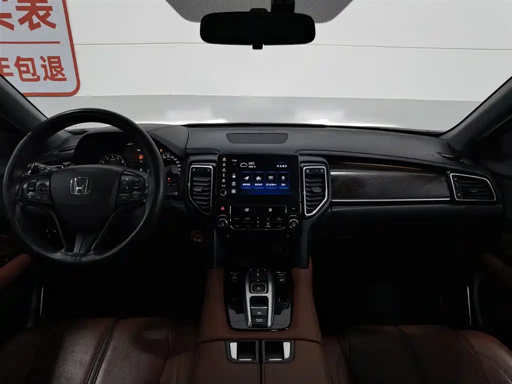 Honda UR-V 370 TURBO 2 WD Graceful