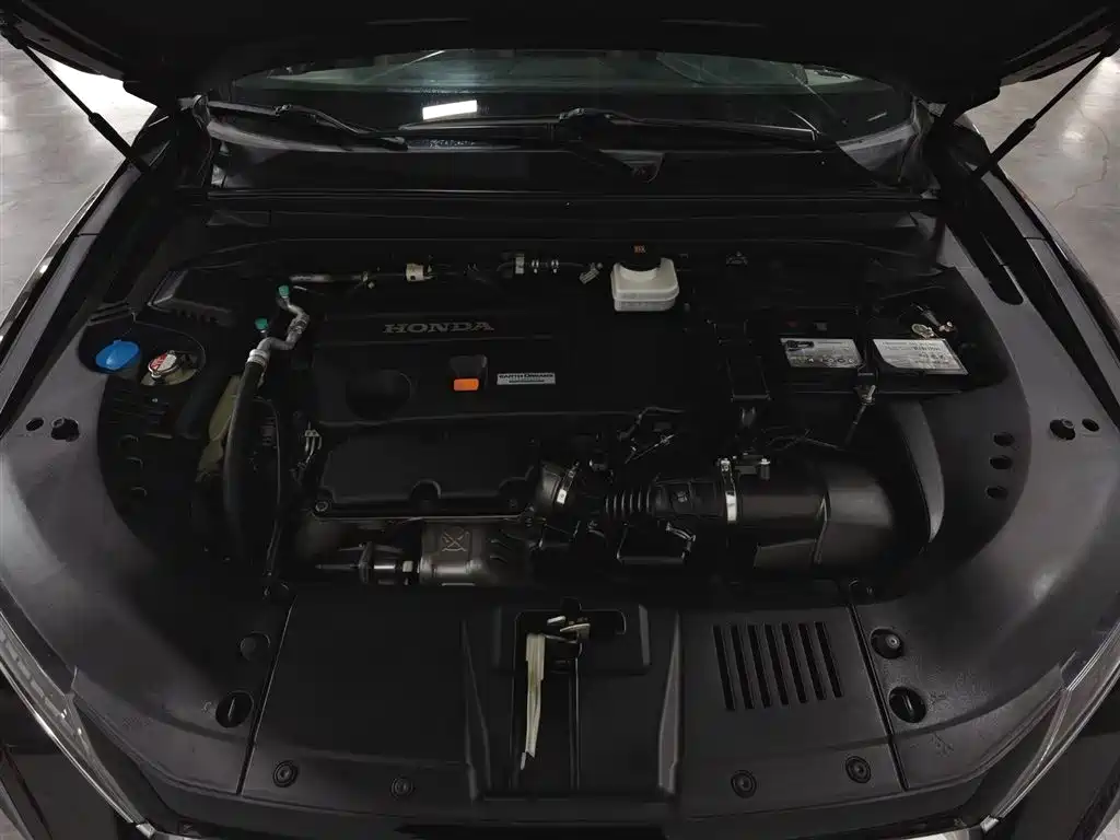 Honda UR-V 370 TURBO 2 WD Graceful