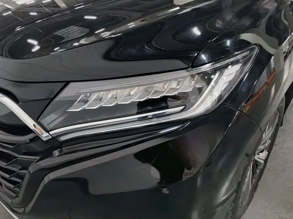 Honda UR-V 370 TURBO 2 WD Graceful