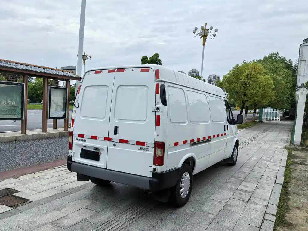 Transit Custom 2.8 T Commercial LWB Mid Roof 3-seatJX493