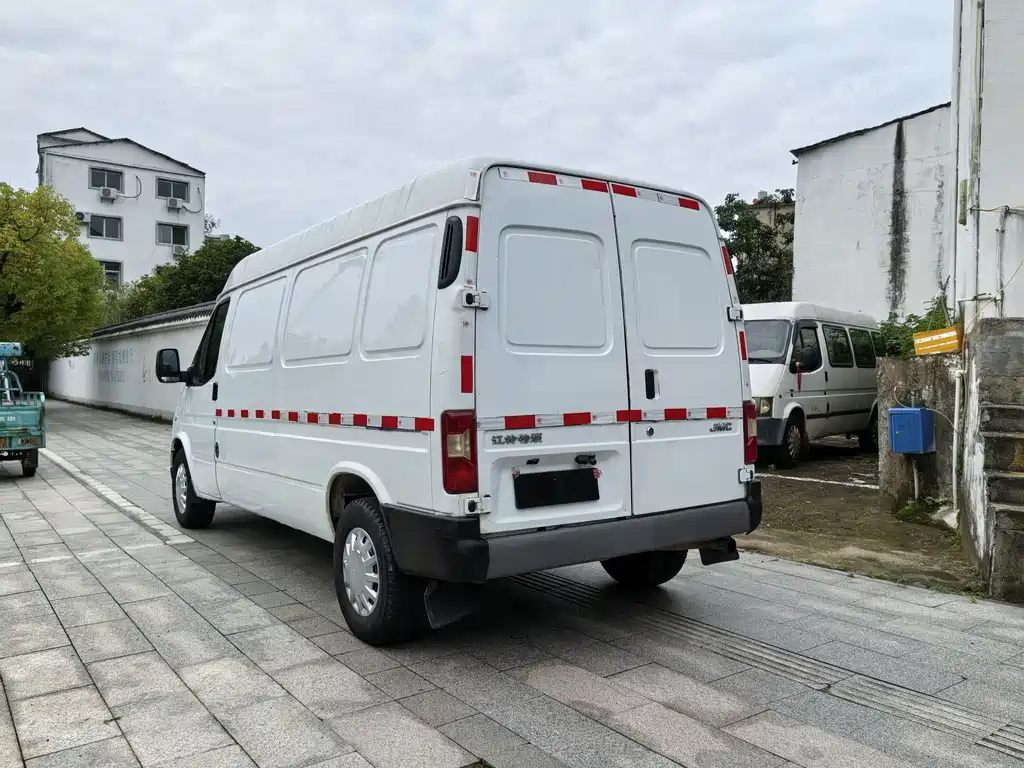 Transit Custom 2.8 T Commercial LWB Mid Roof 3-seatJX493