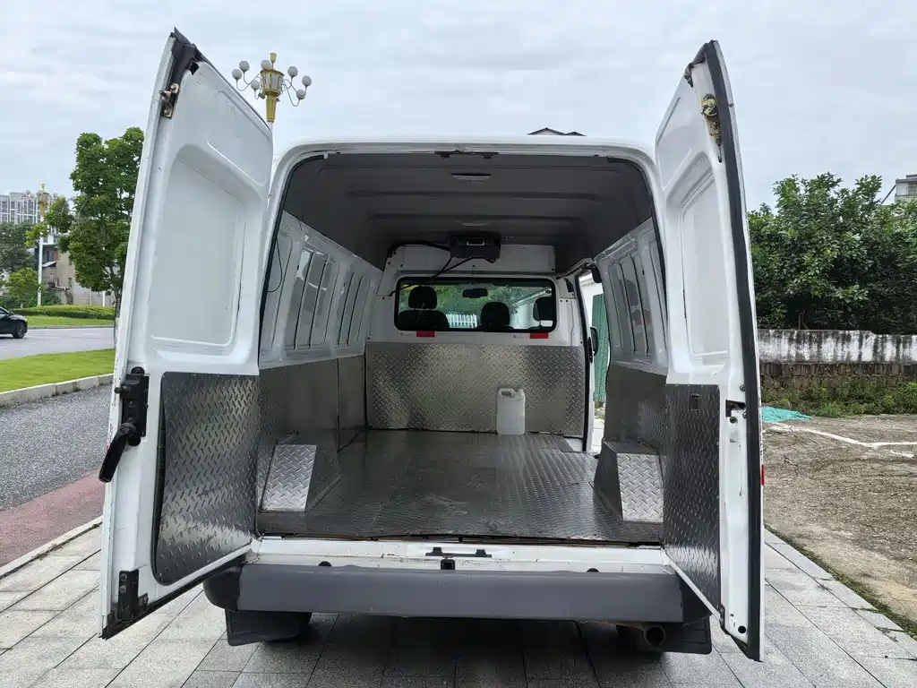 Transit Custom 2.8 T Commercial LWB Mid Roof 3-seatJX493