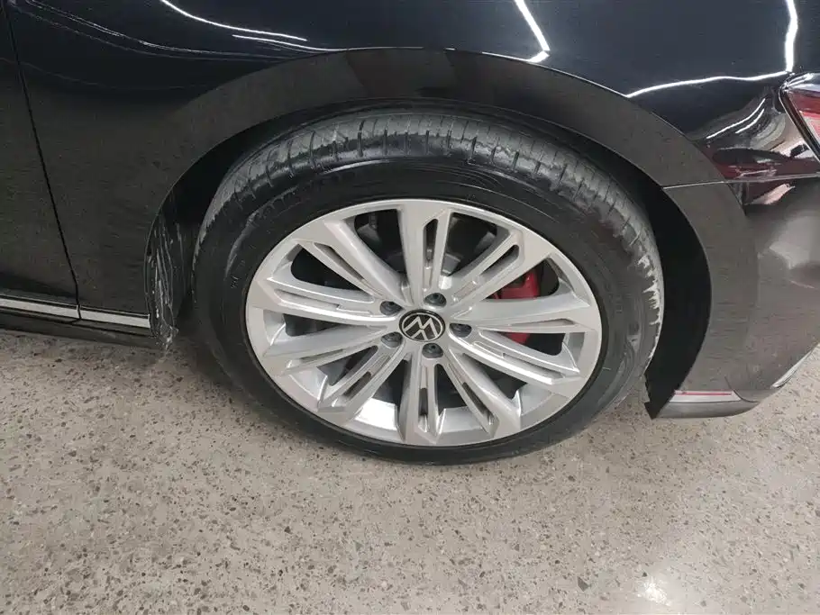 Magotan 200 10 K Commemorative 330 TSI DSG Leading