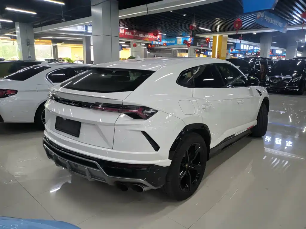 Urus 4.0 T V8