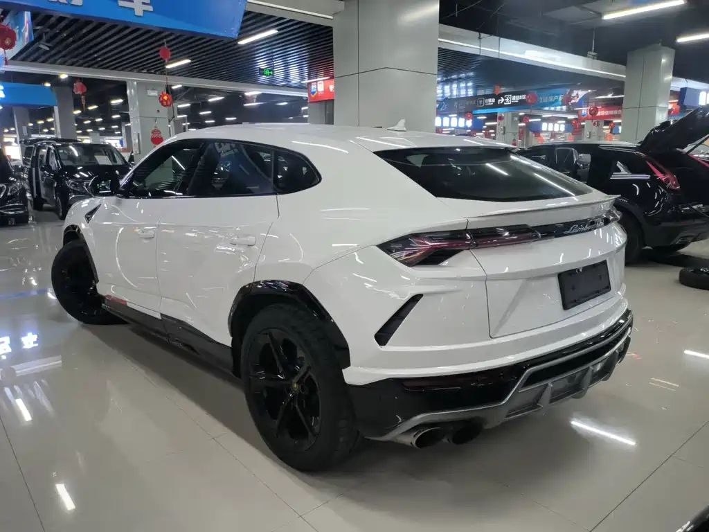 Urus 4.0 T V8