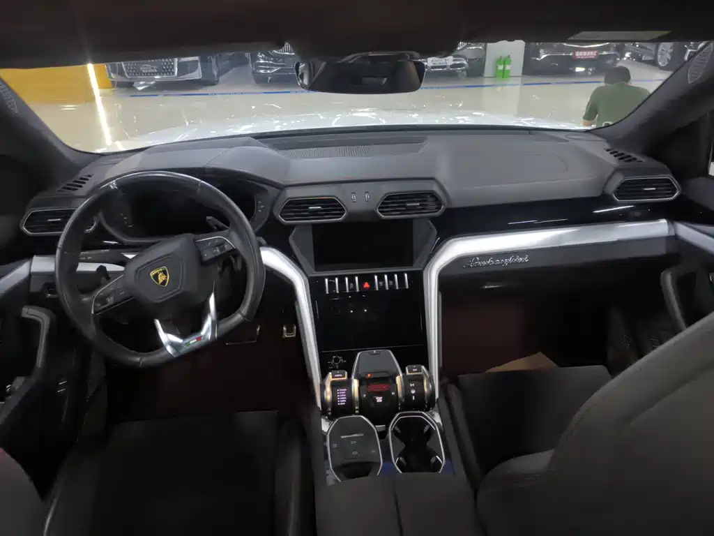Urus 4.0 T V8