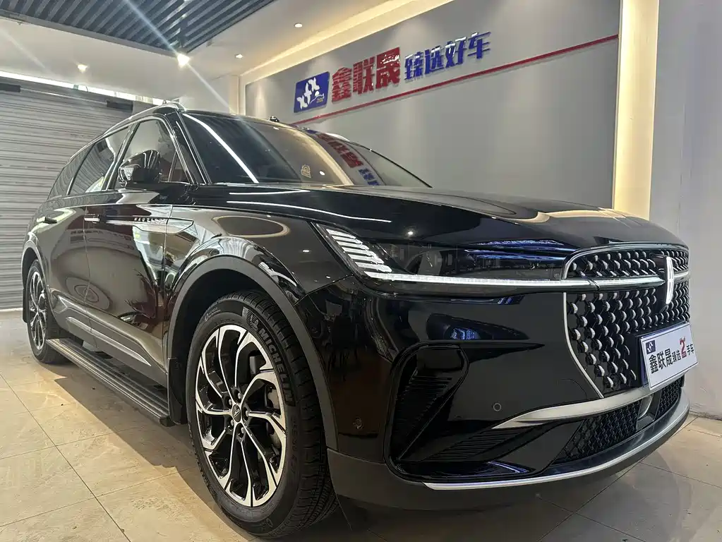 Nautilus 2.0 T 4 WD Premium