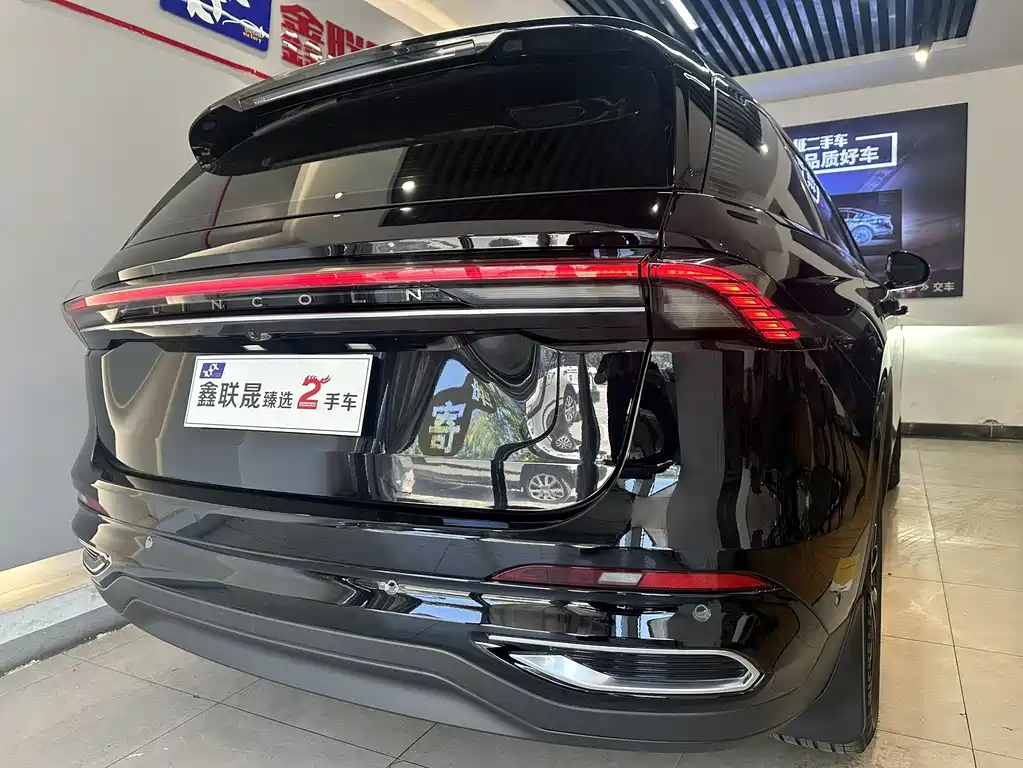 Nautilus 2.0 T 4 WD Premium