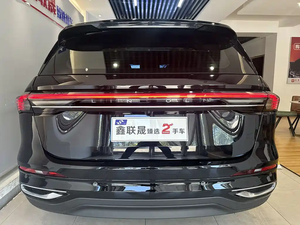 Nautilus 2.0 T 4 WD Premium