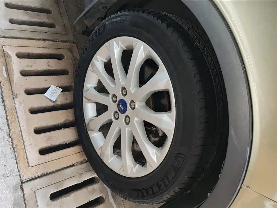 Kuga 1.6 L GTDi 4 WD Elite
