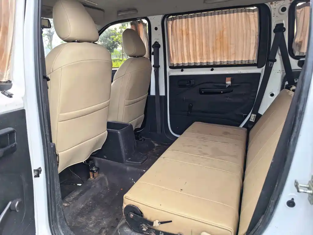 Wuling Hongguang PLUS 1.5 L Manual Standard 5-seat