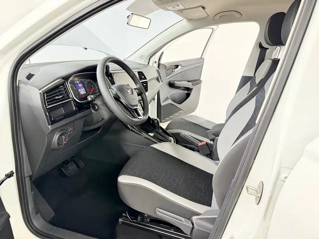 Jetta VS5 280 TSI Auto Progressive