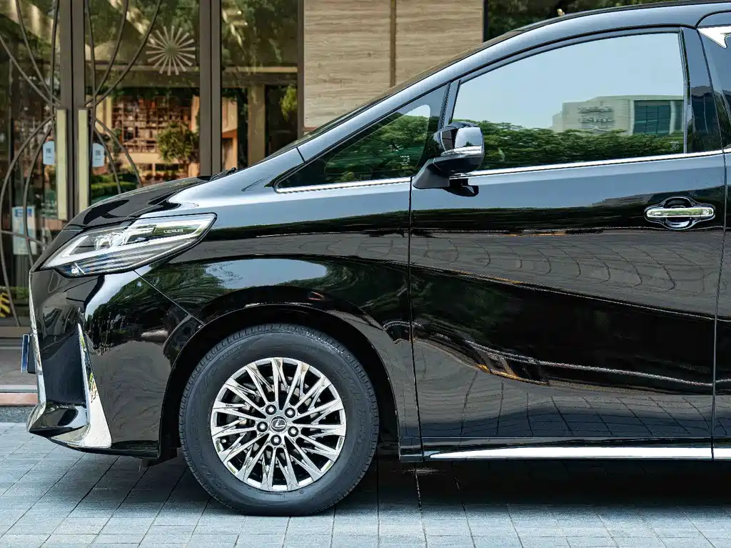 Lexus LM 300 h 7-seat Elegant