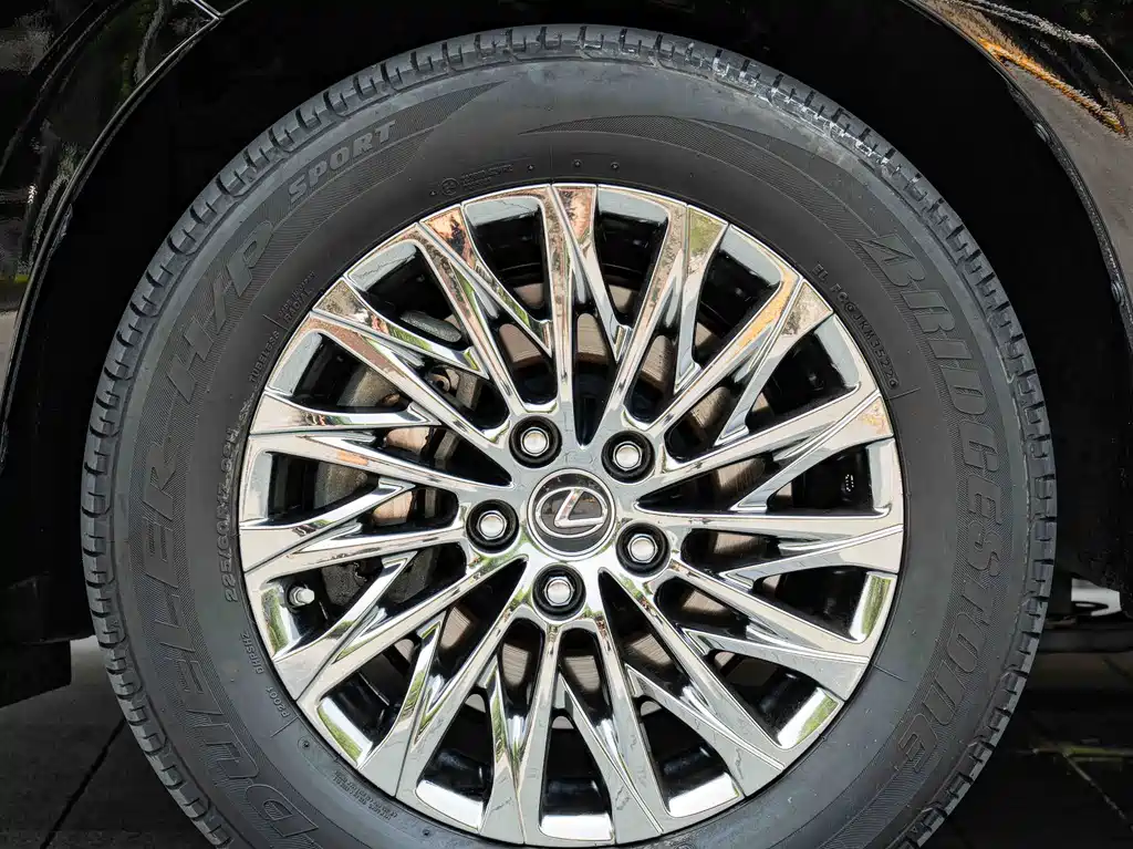 Lexus LM 300 h 7-seat Elegant