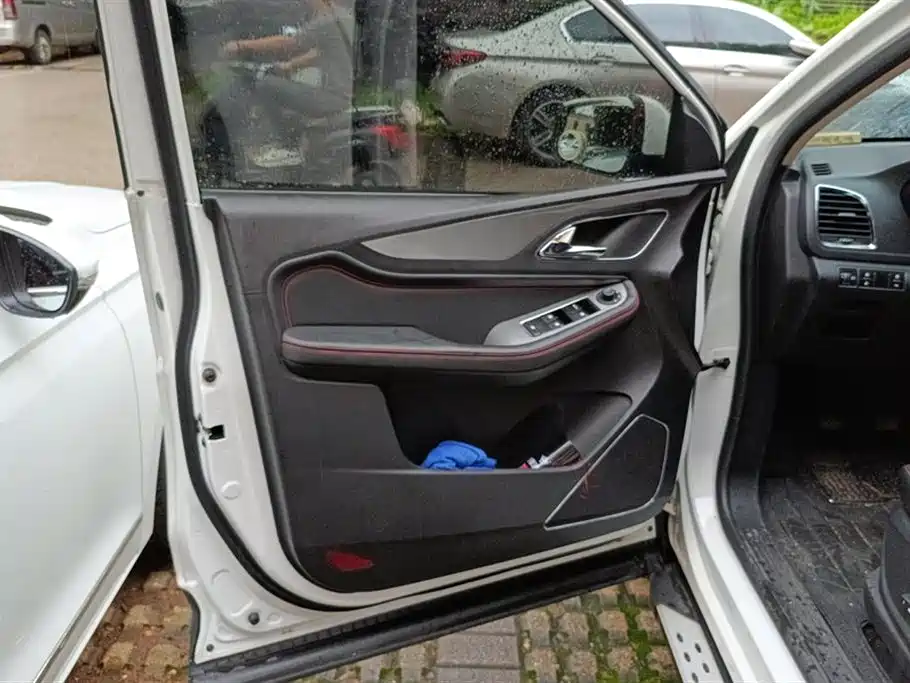 Baojun 560 1.8 L Manual Luxury