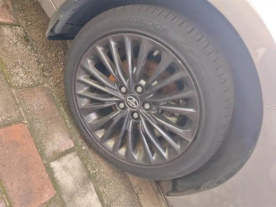 Avalon 2.0 L XLE Premium