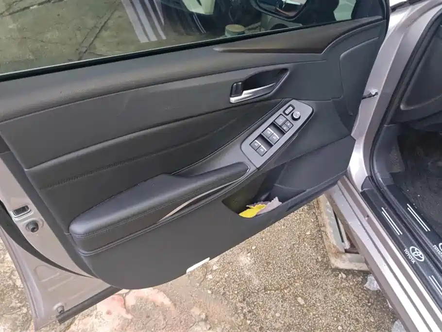 Avalon 2.0 L XLE Premium