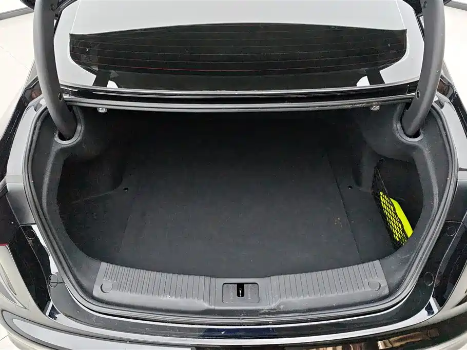 Hongqi H5 2.0 T Auto Connected Flagship