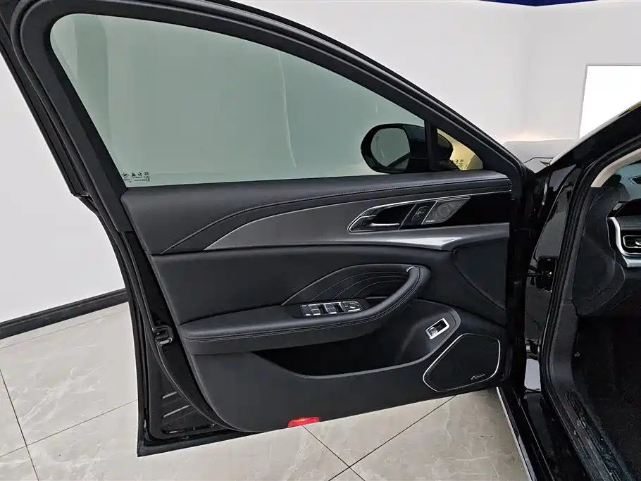 Hongqi H5 2.0 T Auto Connected Flagship
