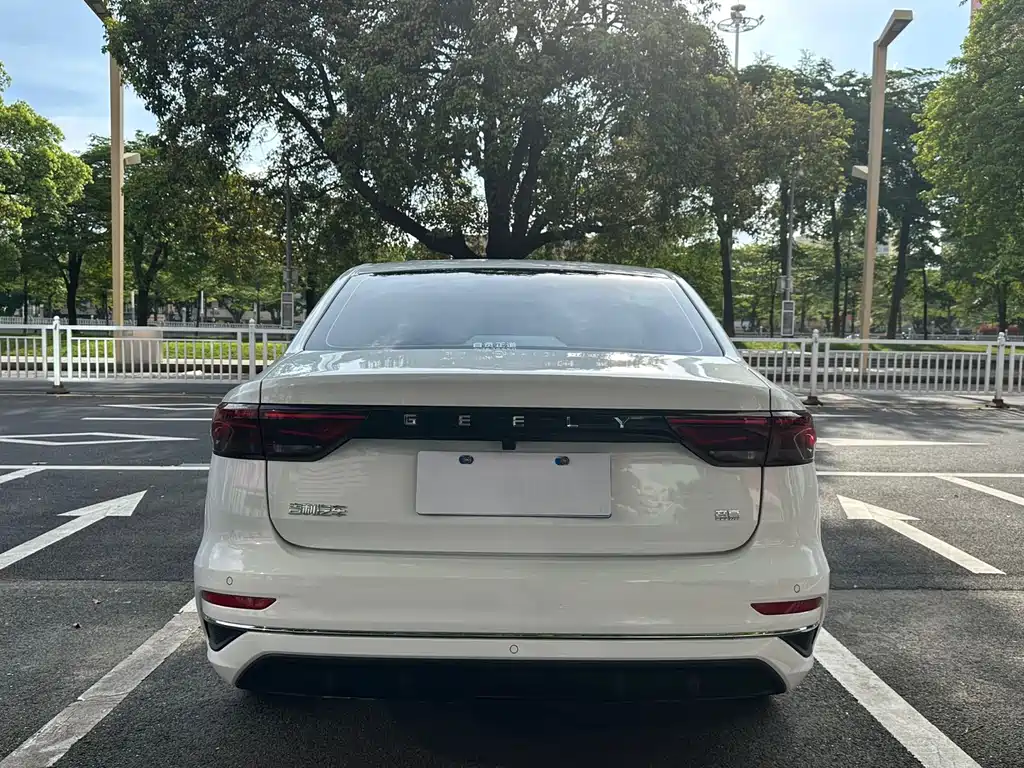 Emgrand 帝豪 2026款 400万纪念款 1.5 L CVT超越型