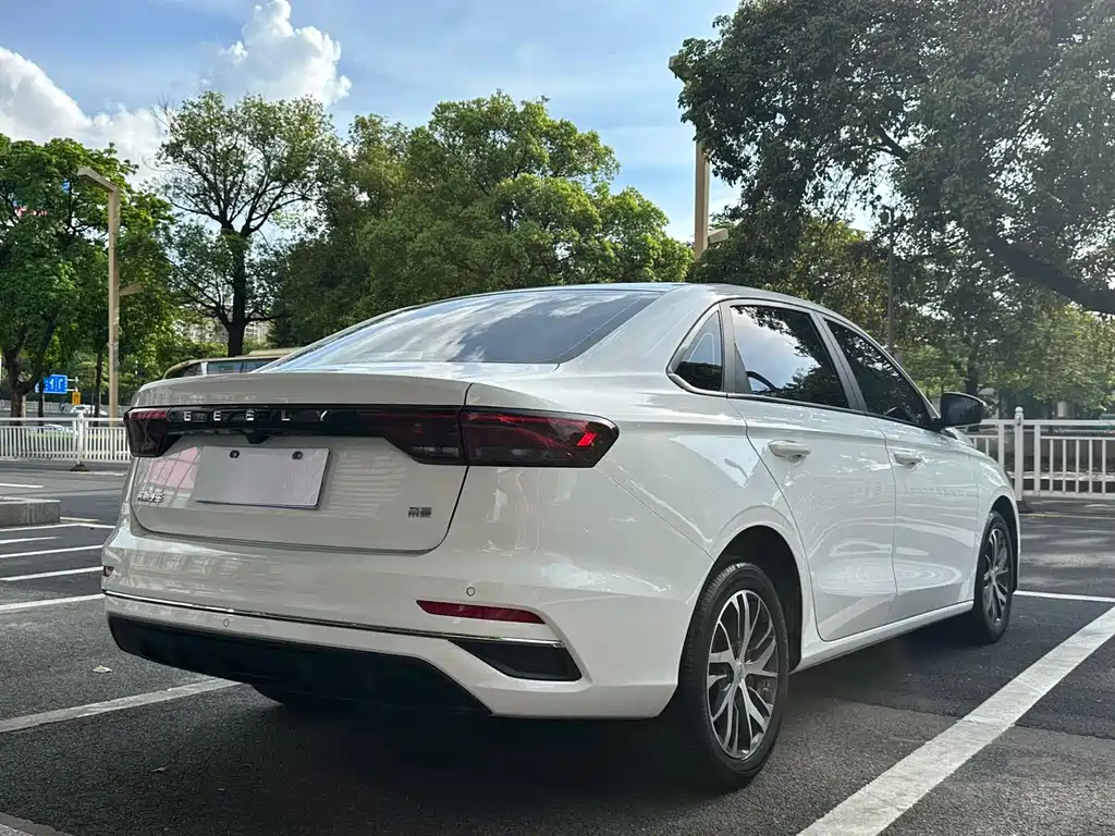 Emgrand 帝豪 2026款 400万纪念款 1.5 L CVT超越型