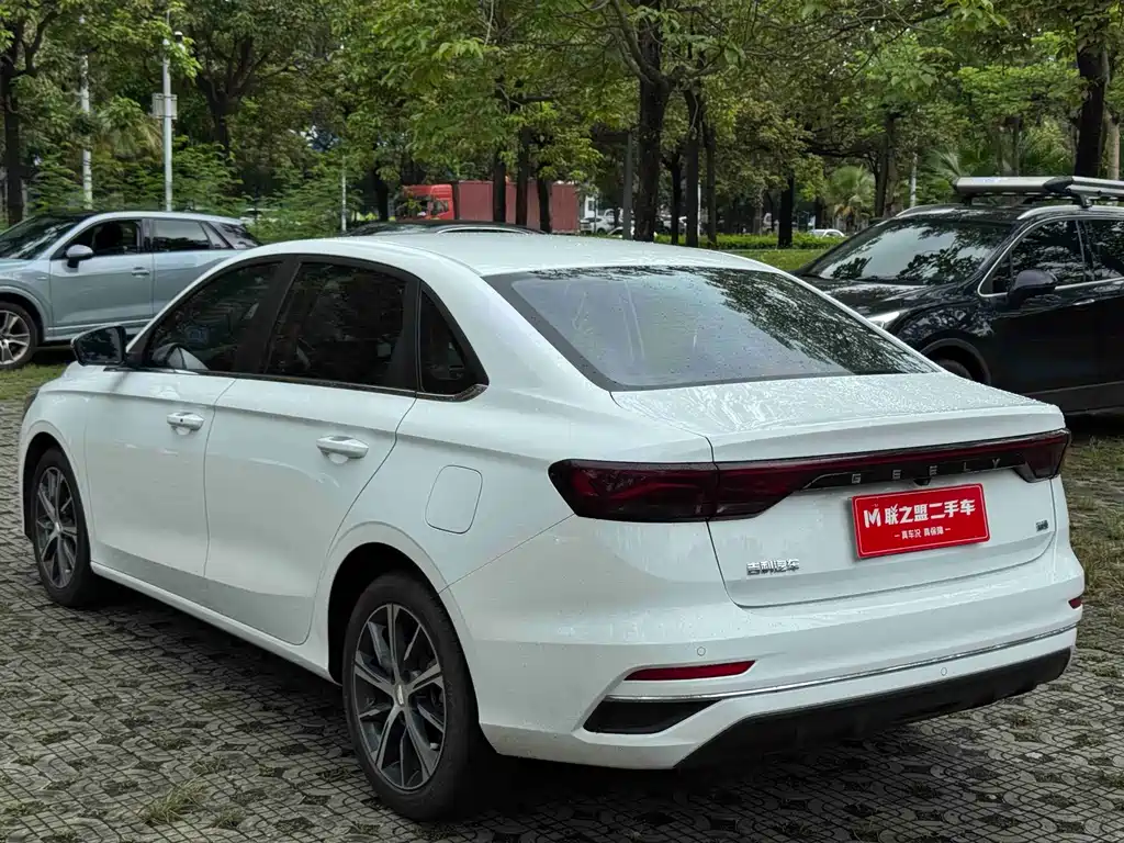 Emgrand 4 th Gen 1.5 L CVT Distinguished