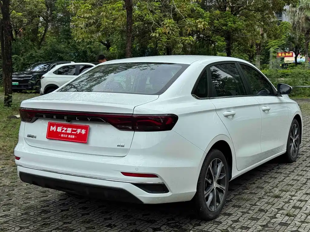 Emgrand 4 th Gen 1.5 L CVT Distinguished